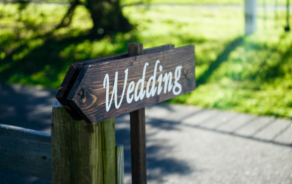 ways-to-cut-wedding-costs Ways To Cut Wedding Costs Without Looking Cheap